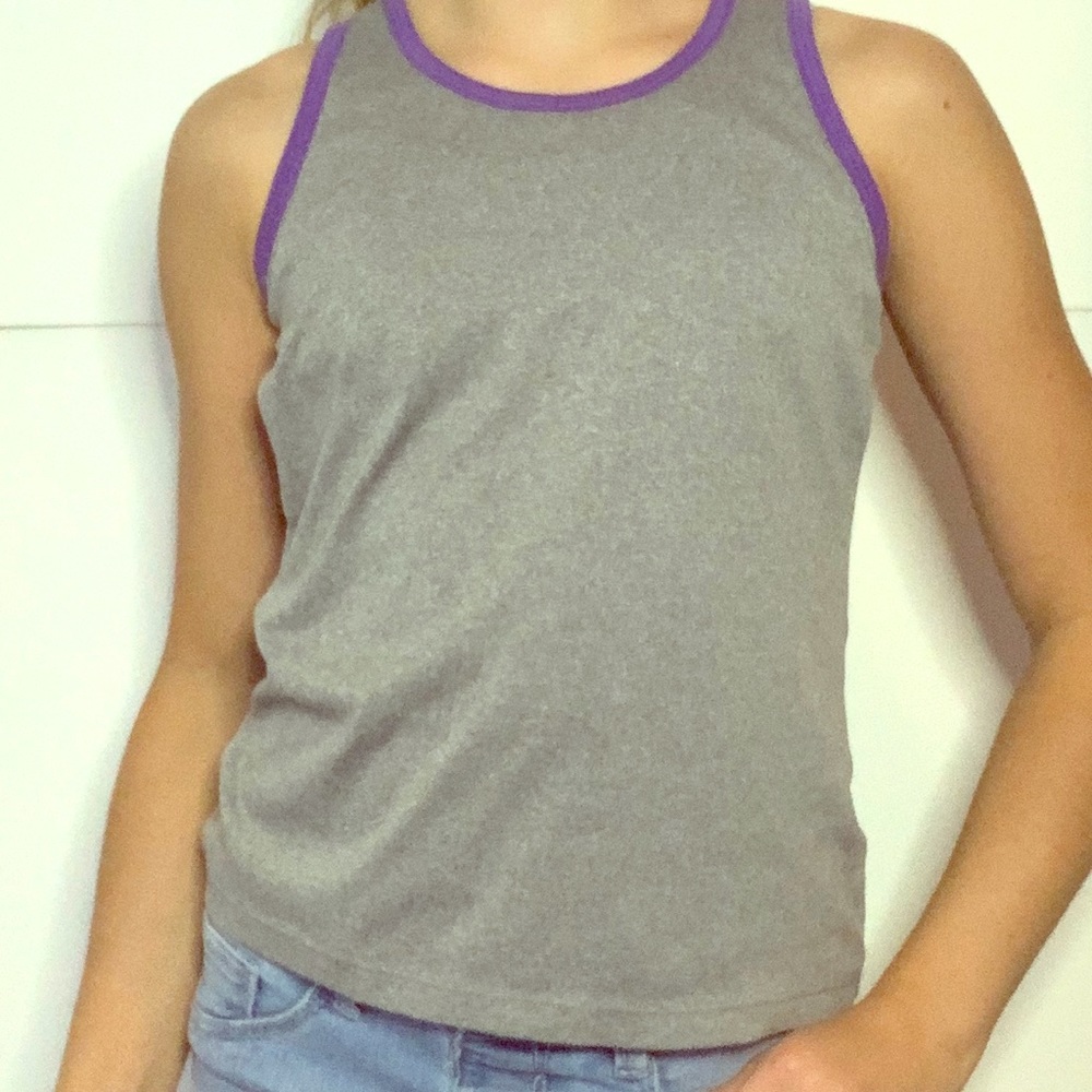 Sport tank top.